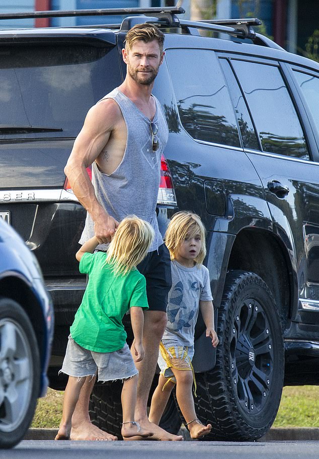 Chris Hemsworth and Elsa Pataky’s Casual Family Dinner in Byron Bay