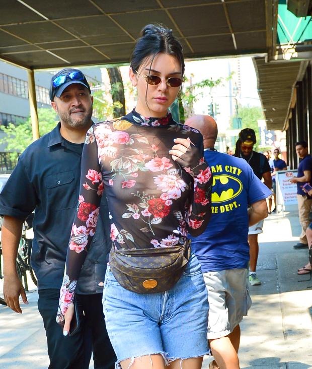 Kendall Jenner Flaunts Confidence in a Sheer Top, Opting for a Braless Look in Her Latest Bold Outfit – Bestbabies.info